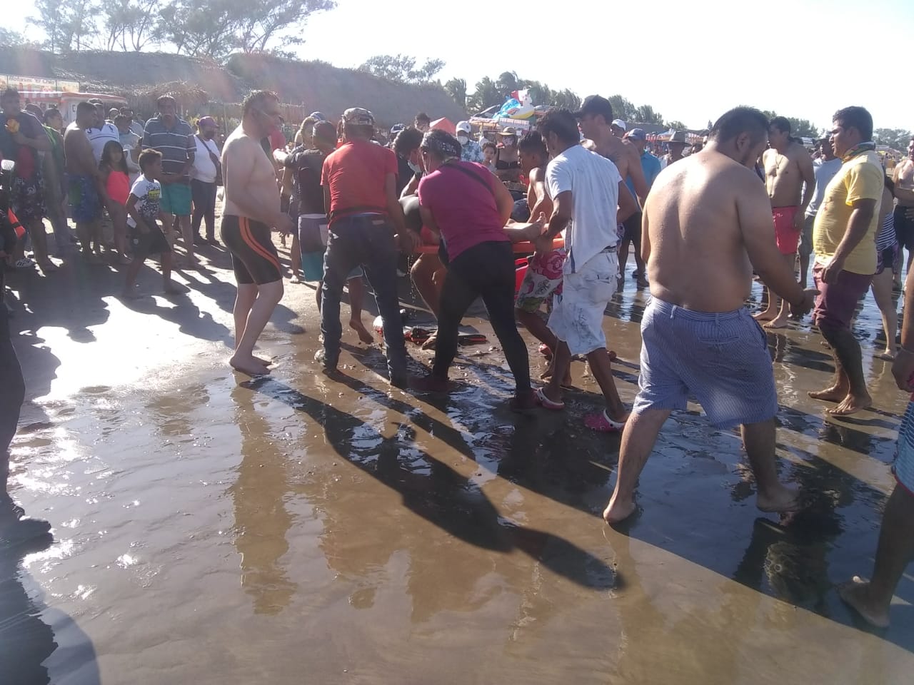 Desacato de turistas registra saldo rojo en playas de Tecolutla - Revista  Libertad